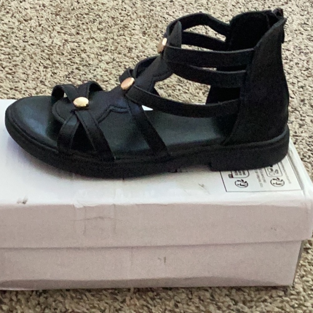 Kids shoe size 33